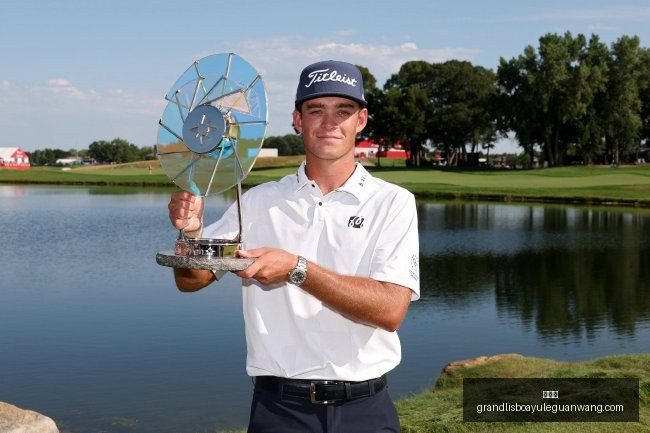 荣耀电竞新,品亮相,定制耳机成,新葡京,新葡京app,新葡京娱乐,新普京赌场